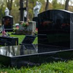 Lodówka przestaje działać, a pralka cieknie – czy naprawiać czy kupić nowy sprzęt?